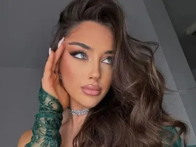 Най-скандалната Мис България моделства заради мама и тате