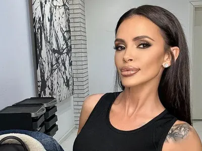 Необвързана и секси: Фолк певицата Мария си ги показа! (ФОТО)