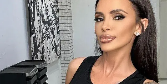 Необвързана и секси: Фолк певицата Мария си ги показа! (ФОТО)