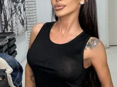 Необвързана и секси: Фолк певицата Мария си ги показа! (ФОТО)