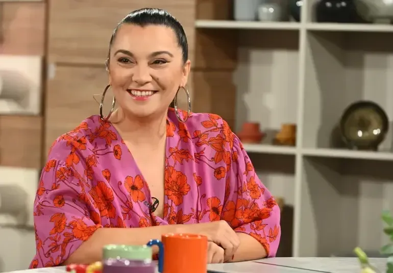 Оля Малинова  от „Преди обед” живее на семейни начала с жена