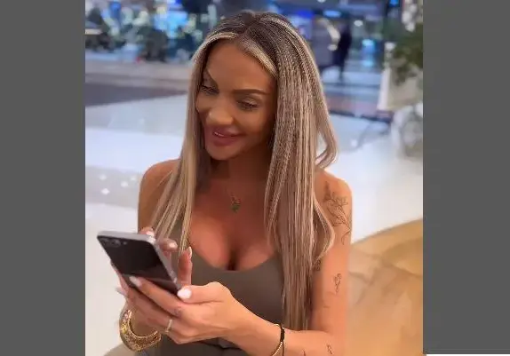 Русата Златка накара Карен да побеснее от ревност! Вижте с кого се награби