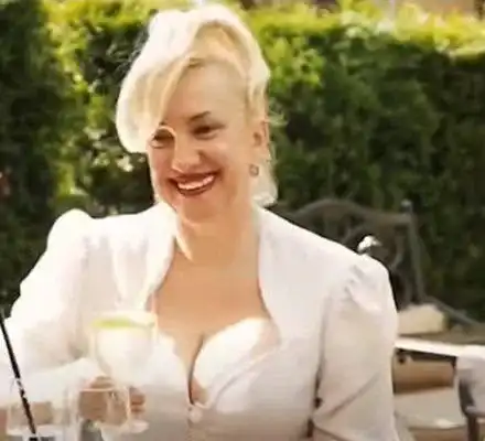 Сашка Васева:  Не съм се запознавала с анатомията на Ивонне, но май не е мъж