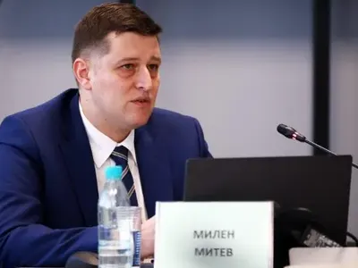 Шефът на БНР Милен Митев набута кръчмаря от ВМРО Веселин Теофилов за директор в радиото, целят се в 63 млн. бюджет