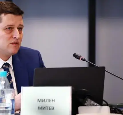 Шефът на БНР Милен Митев набута кръчмаря от ВМРО Веселин Теофилов за директор в радиото, целят се в 63 млн. бюджет