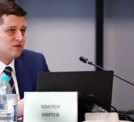 Шефът на БНР Милен Митев набута кръчмаря от ВМРО Веселин Теофилов за директор в радиото, целят се в 63 млн. бюджет