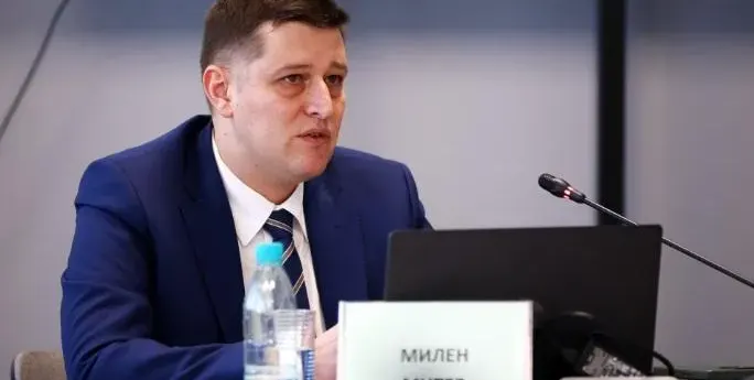 Шефът на БНР Милен Митев набута кръчмаря от ВМРО Веселин Теофилов за директор в радиото, целят се в 63 млн. бюджет