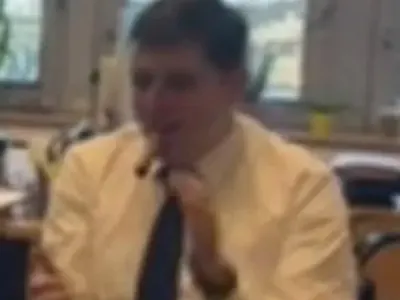 Шефът на БНР Милен Митев набута кръчмаря от ВМРО Веселин Теофилов за директор в радиото, целят се в 63 млн. бюджет