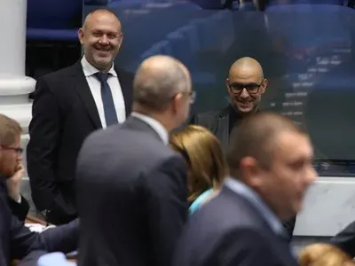 Слави Трифонов вкара бодигарда си в парламента