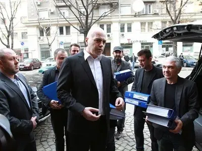 Слави Трифонов вкара бодигарда си в парламента