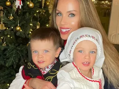 Теди Бургазлиева украси у дома двуметрова елха