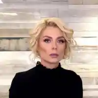 Венета Райкова реве от болка в коленете