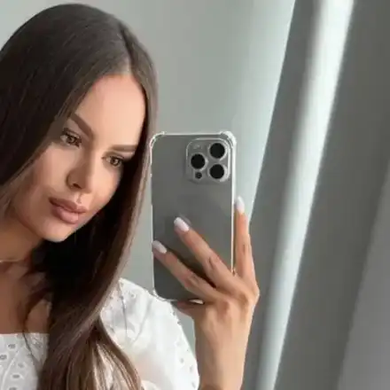 Виктория Капитонова с шофьор и чистачки