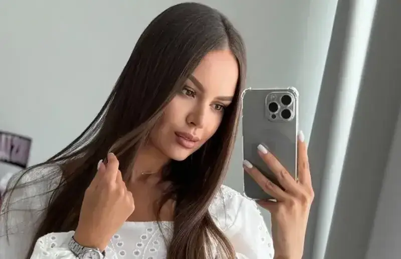 Виктория Капитонова с шофьор и чистачки