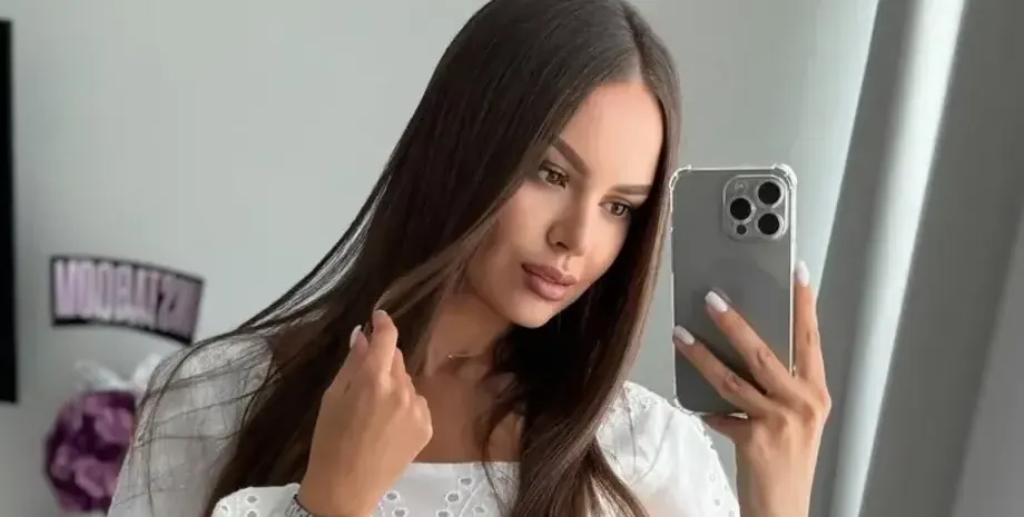 Виктория Капитонова с шофьор и чистачки