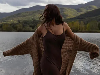 Защо Николета  Лозанова  си крие лицето?