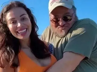 18-г. момиче съблазни най-добрия приятел на баща си, а после...