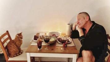 СЛУХОВЕТЕ се оказаха истина: Котка издаде новата на Деян Донков (СНИМКИ)