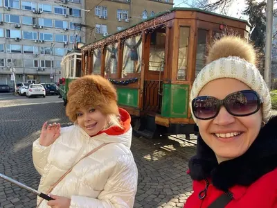 Албена Вулева се вози на ретро трамвая