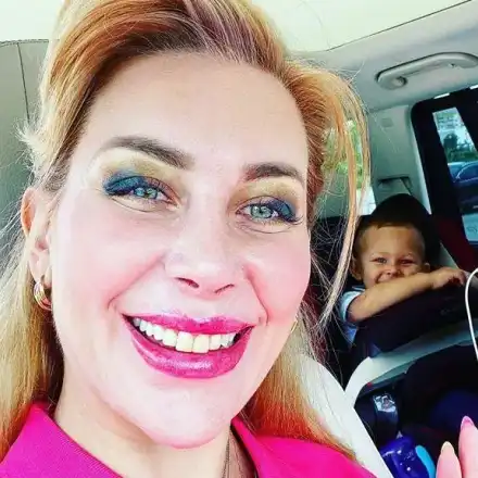 Антония Петрова си купи бус „Мерцедес”