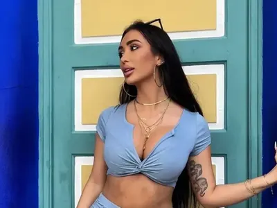 Атижа завива към порно индустрията (Снимки)