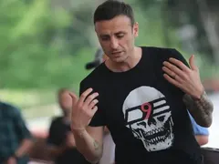 Бербатов спечели 1 милион от търговия с тениски