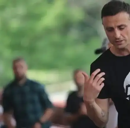 Бербатов спечели 1 милион от търговия с тениски