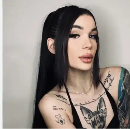 Брадърката Анджела се надсмива над хейтърите