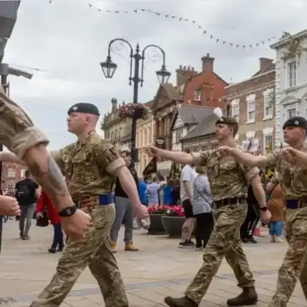 Британците масово напускат армията въпреки увеличените заплати