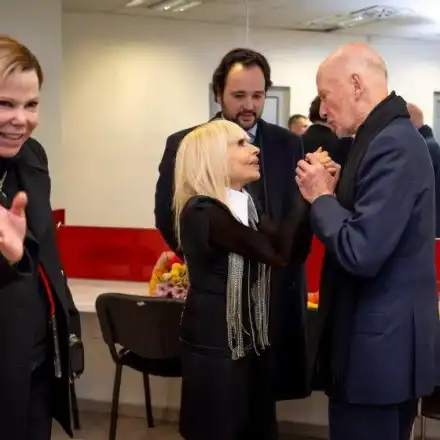 Царят запозна Лили с внука