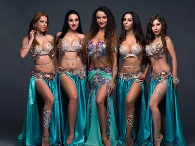 Докторката Мис Силикон тренира фехтовка, смени медицината с танци! (УАУ СНИМКИ)