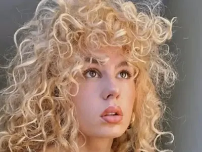 Дъщерята на президента ИЗБУХНА на купон в Народния театър (ВИДЕО)