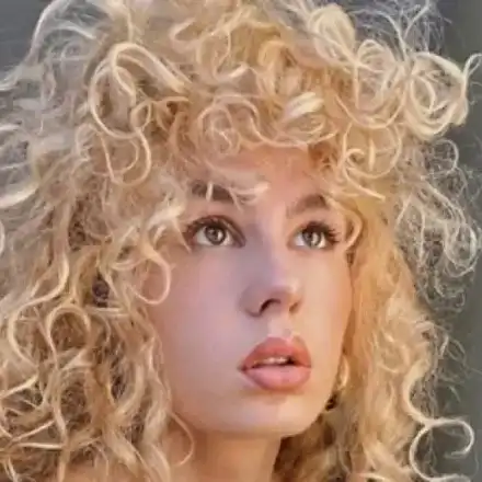 Дъщерята на президента ИЗБУХНА на купон в Народния театър (ВИДЕО)