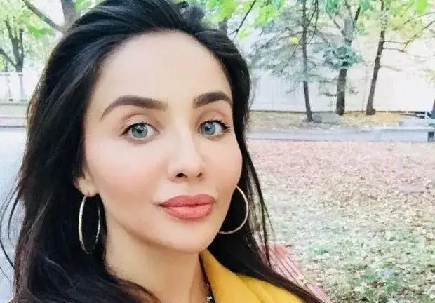 Елен Колева се разкрасява с въглен