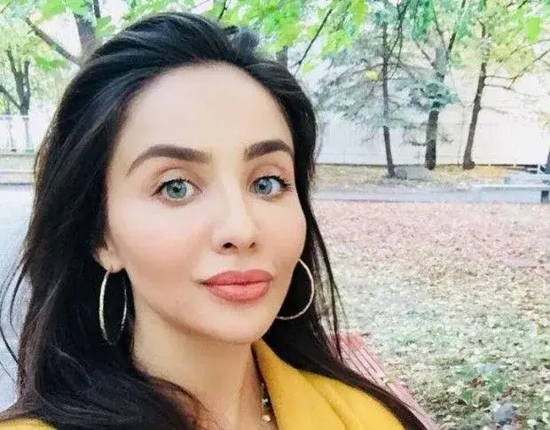 Елен Колева се разкрасява с въглен