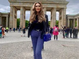 Ивонне не спира да лъже: Никога не съм била мъж!