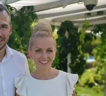 Жената на Ивайло Захариев се сваля с чужди мъже в "Тиндър"