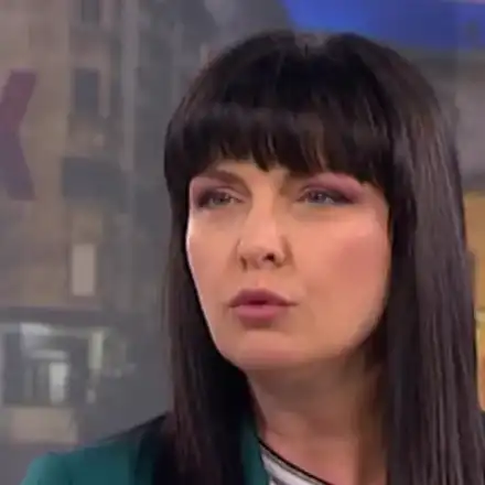 Жени Калканджиева става певица