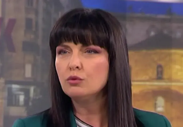 Жени Калканджиева става певица