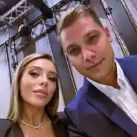 Кама, дай някой лев на зетя! Мъжът на Мика с един и също костюм по събития