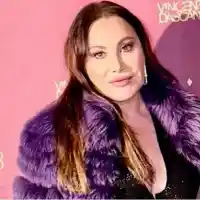 КЛАСА: Дарина Павлова се фръцна с палто от руски самур за 20 000 долара