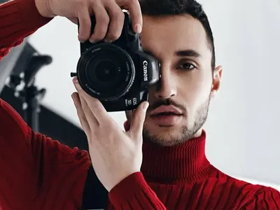 ЛУД СКАНДАЛ със снимки на Анелия! Кой кого окраде?