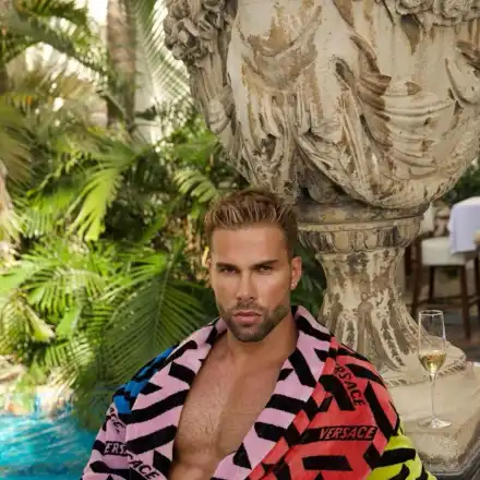 Лукс и блясък в новата колаборация на L'Officiel  и Pitt!