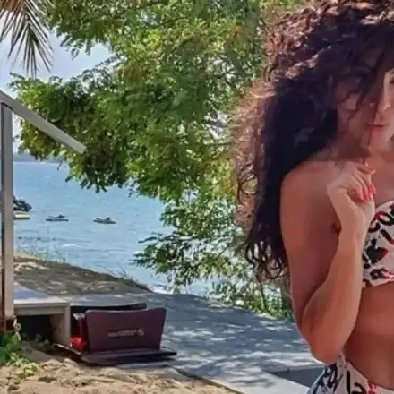 Маги Сидерова се пече на Сейшелите