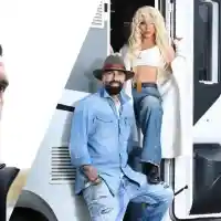 Националният вратар е луд по Емануела (Снимки)