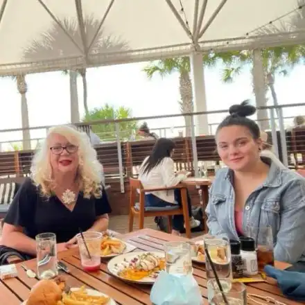 Наталия Симеонова: Дъщеря ни Вики ни направи американци с Денис