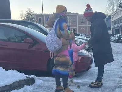 Наум Шопов води семейството на коледно шоу СНИМКИ