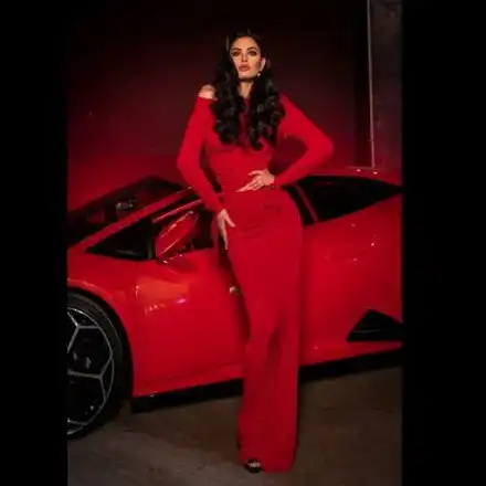 Нечувано! Топ модел стана певица без спонсор и продуцент