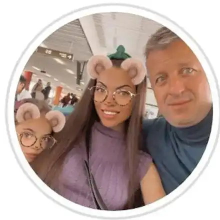 Опозори фамилията! Щерката на Раева се върна при годеника гей