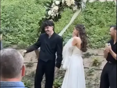 Пищни сватби и звездни бебета белязаха 2024 г.